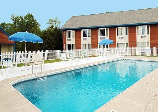 Econo Lodge Inn & Suites Shelburne Kültér fotó